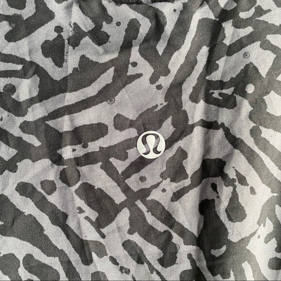 Lululemon Noir II Mesh Bomber Jacket Black Gray Biggie Animal - size 4 - Picture 4 of 9